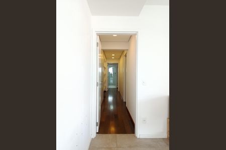 Apartamento para alugar com 206m², 2 quartos e 4 vagasCorredor íntimo