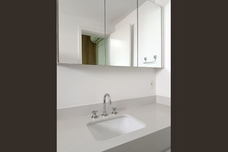 Apartamento para alugar com 206m², 2 quartos e 4 vagasBanheiro da Suíte 1