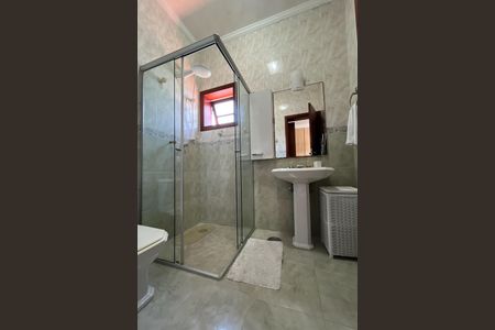 Casa à venda com 420m², 4 quartos e 5 vagasBanheiro Suíte 2