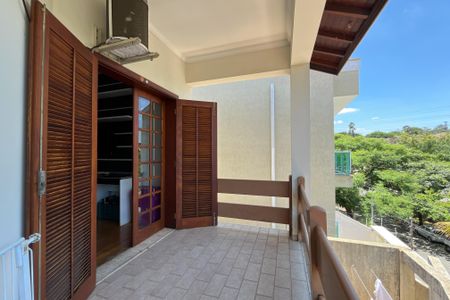 Casa à venda com 420m², 4 quartos e 5 vagasVaranda Suíte 1