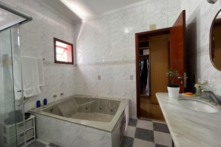 Casa à venda com 420m², 4 quartos e 5 vagasBanheiro Suíte 3