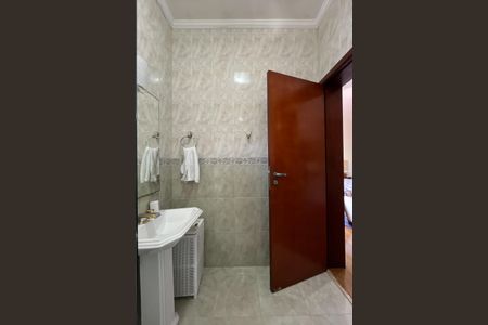 Casa à venda com 420m², 4 quartos e 5 vagasBanheiro Suíte 2