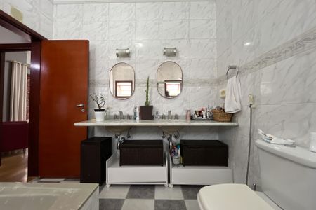 Casa à venda com 420m², 4 quartos e 5 vagasBanheiro Suíte 3