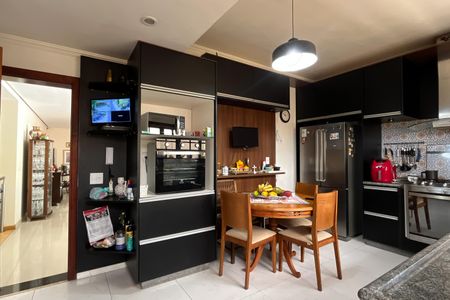 Casa à venda com 420m², 4 quartos e 5 vagasCozinha