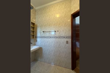 Casa à venda com 420m², 4 quartos e 5 vagasBanheiro Suíte 1