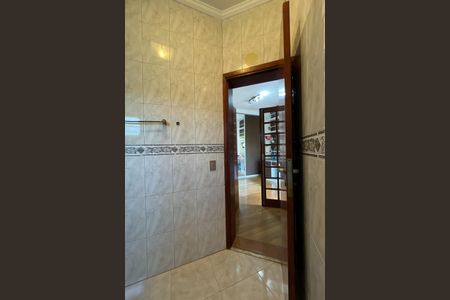 Casa à venda com 420m², 4 quartos e 5 vagasBanheiro Suíte 1