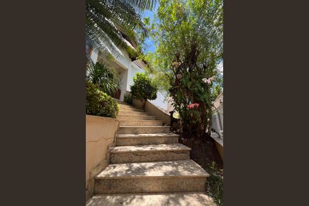 Casa à venda com 420m², 4 quartos e 5 vagasEntrada