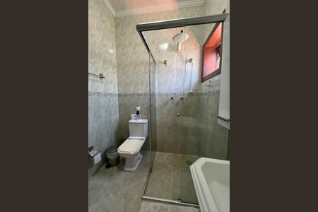 Casa à venda com 420m², 4 quartos e 5 vagasBanheiro Suíte 2