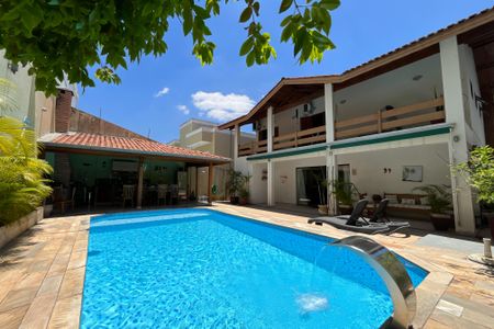 Casa à venda com 420m², 4 quartos e 5 vagasQuintal