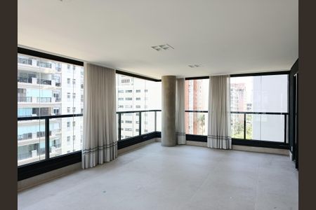 Apartamento para alugar com 206m², 4 quartos e 4 vagas Apartamento para alugar com 206m², 4 quartos e 4 vagasVaranda