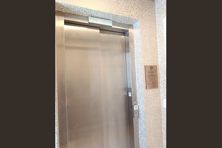 Apartamento para alugar com 206m², 4 quartos e 4 vagas Apartamento para alugar com 206m², 4 quartos e 4 vagasHall social