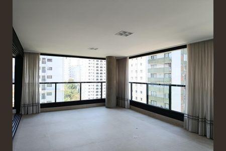 Apartamento para alugar com 206m², 4 quartos e 4 vagas Apartamento para alugar com 206m², 4 quartos e 4 vagasVaranda