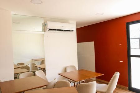 Apartamento à venda com 43m², 2 quartos e 1 vaga Apartamento à venda com 43m², 2 quartos e 1 vagaÁrea comum - Salão de festas