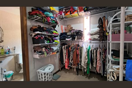 Casa de condomínio para alugar com 360m², 4 quartos e 3 vagas Casa de condomínio para alugar com 360m², 4 quartos e 3 vagasCloset da Suíte 4