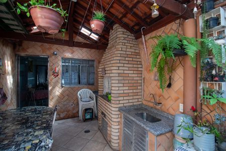 Casa à venda com 100m², 2 quartos e 1 vagaQuintal