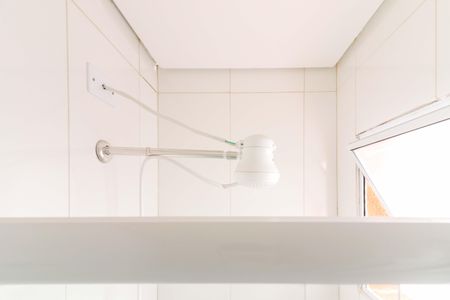 Banheiro de kitnet/studio para alugar com 1 quarto, 17m² em Jardim Esmeralda, São Paulo