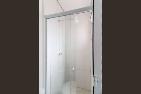 Banheiro de kitnet/studio para alugar com 1 quarto, 17m² em Jardim Esmeralda, São Paulo
