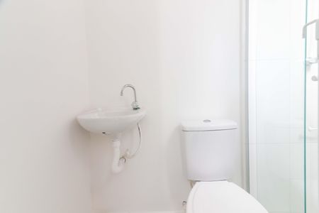 Banheiro de kitnet/studio para alugar com 1 quarto, 17m² em Jardim Esmeralda, São Paulo