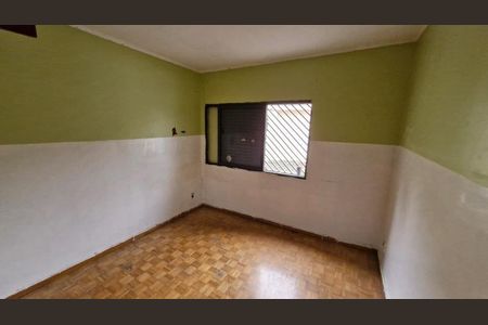 Casa à venda com 153m², 3 quartos e 2 vagasQuarto de trás 