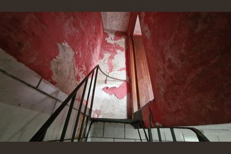 Casa à venda com 153m², 3 quartos e 2 vagasEscada para edícula