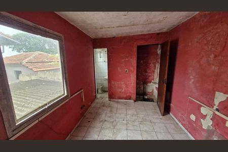 Casa à venda com 153m², 3 quartos e 2 vagasQuarto e banheiro da edícula