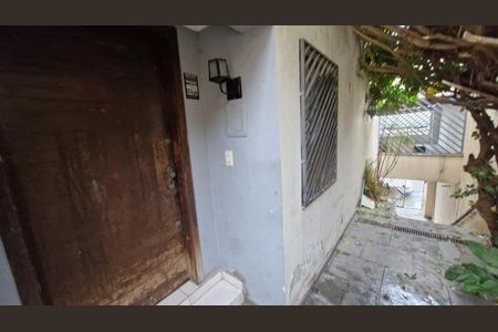 Casa à venda com 153m², 3 quartos e 2 vagasPorta de entrada da sala