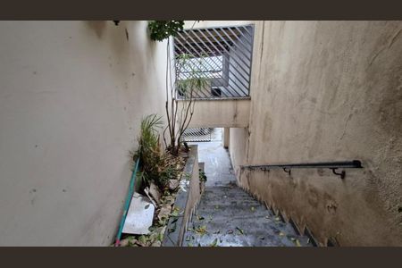 Casa à venda com 153m², 3 quartos e 2 vagasEscada para garagem