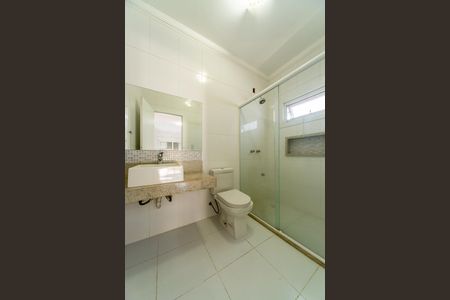 Casa de condomínio para alugar com 275m², 4 quartos e 2 vagasBanheiro da Suíte 2