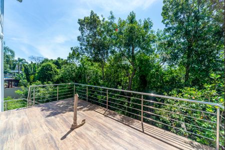 Casa de condomínio para alugar com 275m², 4 quartos e 2 vagasSacada