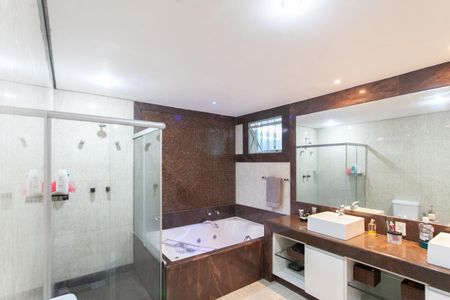 Casa à venda com 140m², 3 quartos e 3 vagas Casa à venda com 140m², 3 quartos e 3 vagasBanheiro da Suíte