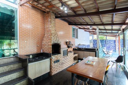 Casa à venda com 140m², 3 quartos e 3 vagas Casa à venda com 140m², 3 quartos e 3 vagasEspaço Gourmet