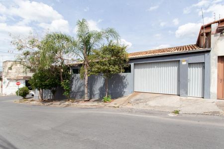 Casa à venda com 140m², 3 quartos e 3 vagas Casa à venda com 140m², 3 quartos e 3 vagasFachada