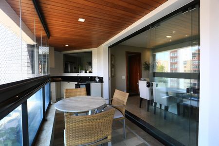 Apartamento à venda com 280m², 4 quartos e 4 vagas Apartamento à venda com 280m², 4 quartos e 4 vagasVaranda gourmet