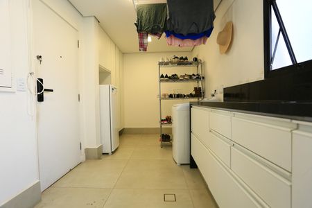 Apartamento à venda com 280m², 4 quartos e 4 vagas Apartamento à venda com 280m², 4 quartos e 4 vagasÁrea de Serviço