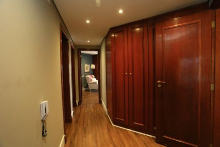 Apartamento à venda com 280m², 4 quartos e 4 vagas Apartamento à venda com 280m², 4 quartos e 4 vagashall dos quartos