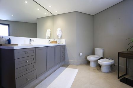 Apartamento à venda com 280m², 4 quartos e 4 vagas Apartamento à venda com 280m², 4 quartos e 4 vagasBanheiro da Suíte 1