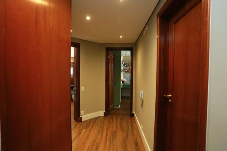 Apartamento à venda com 280m², 4 quartos e 4 vagas Apartamento à venda com 280m², 4 quartos e 4 vagashall dos quartos