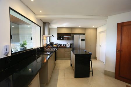 Apartamento à venda com 280m², 4 quartos e 4 vagas Apartamento à venda com 280m², 4 quartos e 4 vagascozinha