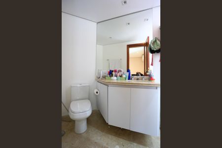 Apartamento à venda com 280m², 4 quartos e 4 vagas Apartamento à venda com 280m², 4 quartos e 4 vagasBanheiro da Suíte 4