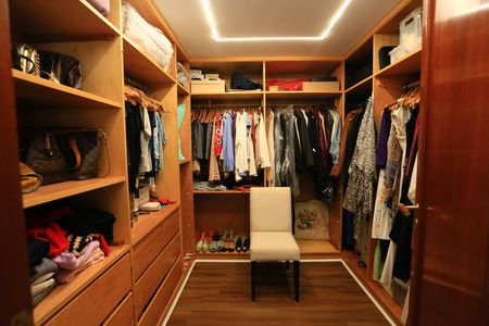 Apartamento à venda com 280m², 4 quartos e 4 vagas Apartamento à venda com 280m², 4 quartos e 4 vagasCloset da suíte 1