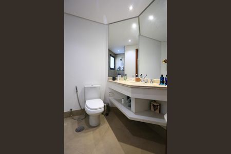 Apartamento à venda com 280m², 4 quartos e 4 vagas Apartamento à venda com 280m², 4 quartos e 4 vagasBanheiro da Suíte 3