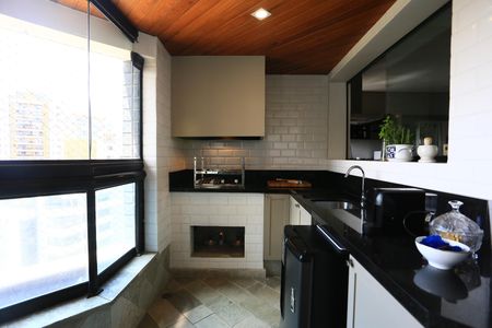 Apartamento à venda com 280m², 4 quartos e 4 vagas Apartamento à venda com 280m², 4 quartos e 4 vagasVaranda gourmet