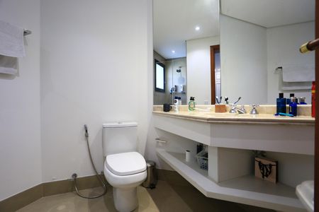 Apartamento à venda com 280m², 4 quartos e 4 vagas Apartamento à venda com 280m², 4 quartos e 4 vagasBanheiro da Suíte 3
