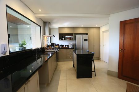 Apartamento à venda com 280m², 4 quartos e 4 vagas Apartamento à venda com 280m², 4 quartos e 4 vagascozinha