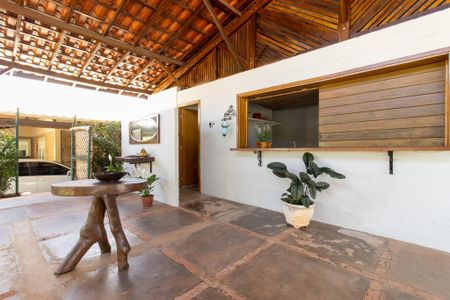 Casa à venda com 250m², 1 quarto e 4 vagas