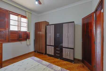 Casa à venda com 200m², 4 quartos e 4 vagas Casa à venda com 200m², 4 quartos e 4 vagasQuarto 1