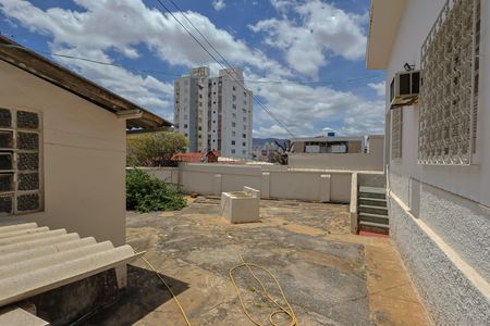 Casa à venda com 200m², 4 quartos e 4 vagas Casa à venda com 200m², 4 quartos e 4 vagasQuintal