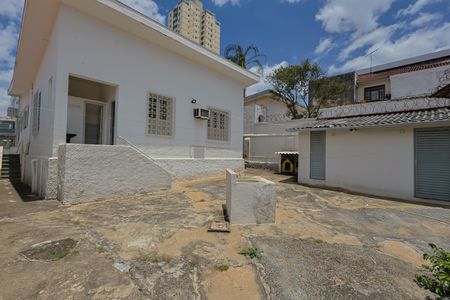 Casa à venda com 200m², 4 quartos e 4 vagas Casa à venda com 200m², 4 quartos e 4 vagasQuintal
