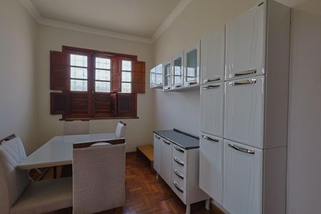 Casa à venda com 200m², 4 quartos e 4 vagas Casa à venda com 200m², 4 quartos e 4 vagasQuarto 4