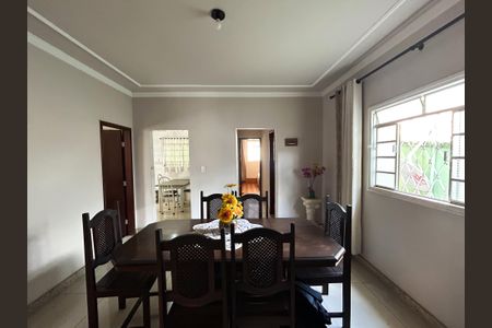 Casa à venda com 169m², 3 quartos e 3 vagas